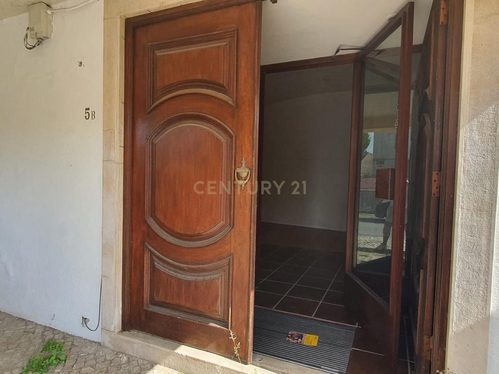 Espaço comercial de 97m2 com esplanada, em São Pedro de Sintra - Image 3