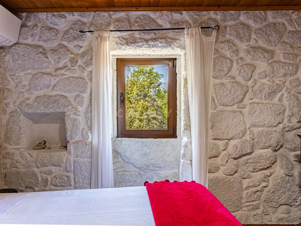 Um Refúgio no Gerês com 2 casas junto ao Rio - Image 7