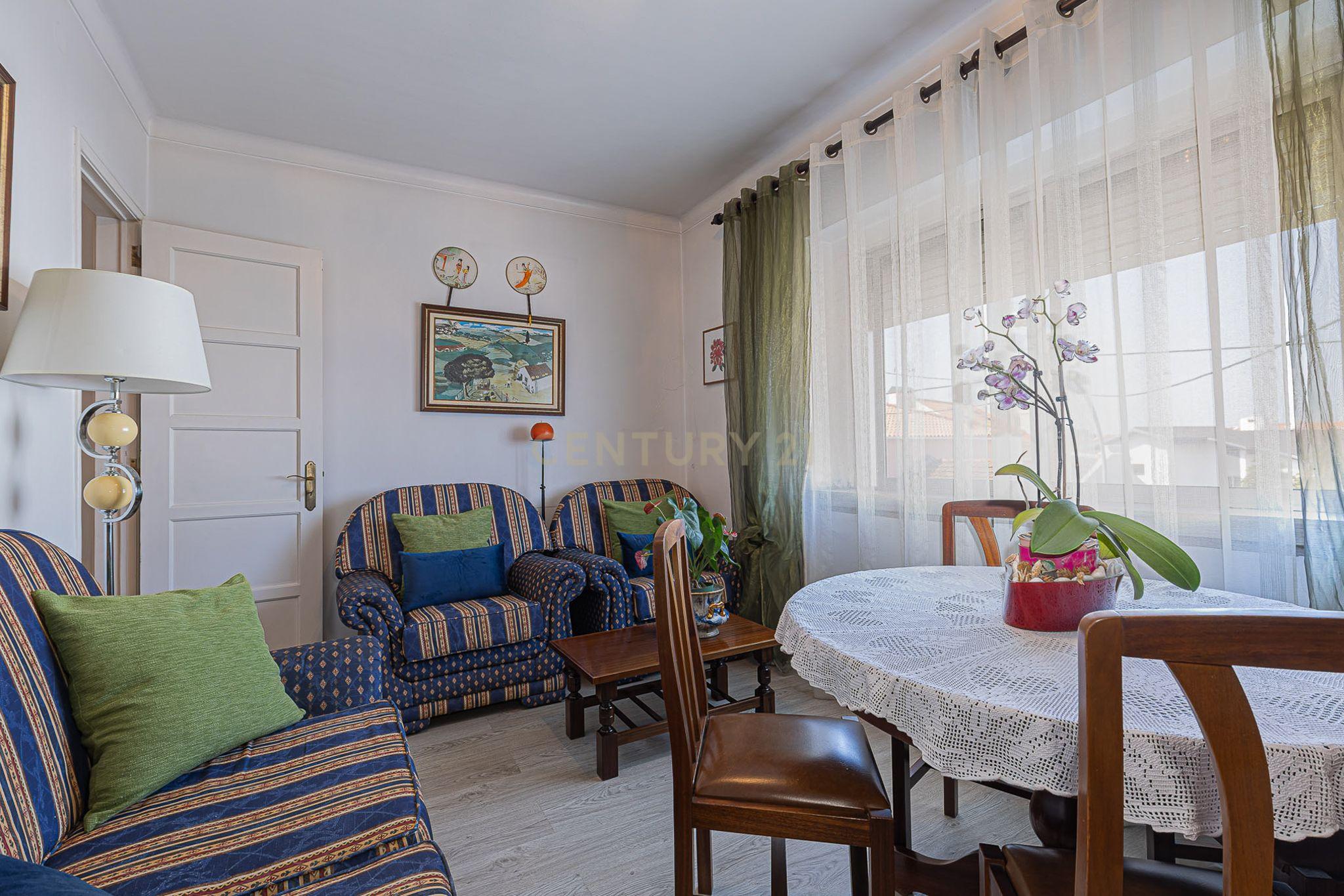 Fotografia 8 de Apartamento T2 parcialmente renovado — Porto Salvo