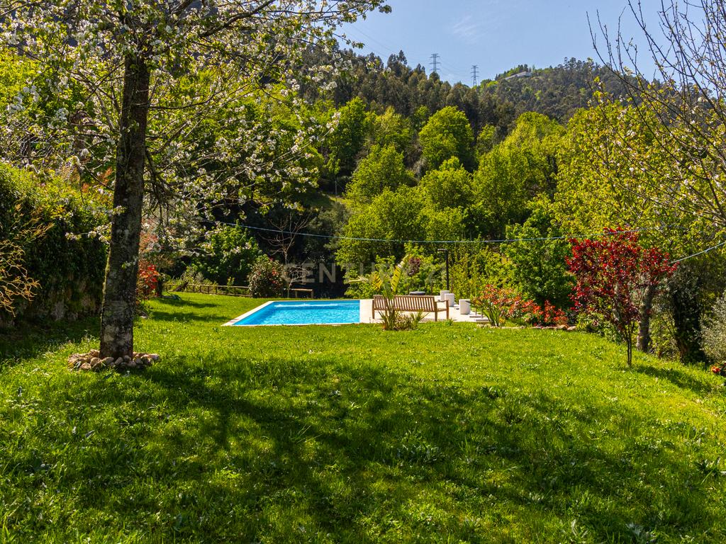 Um Refúgio no Gerês com 2 casas junto ao Rio  - Image 67