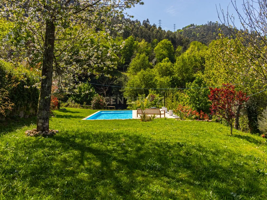 Um Refúgio no Gerês com 2 casas junto ao Rio - Image 67