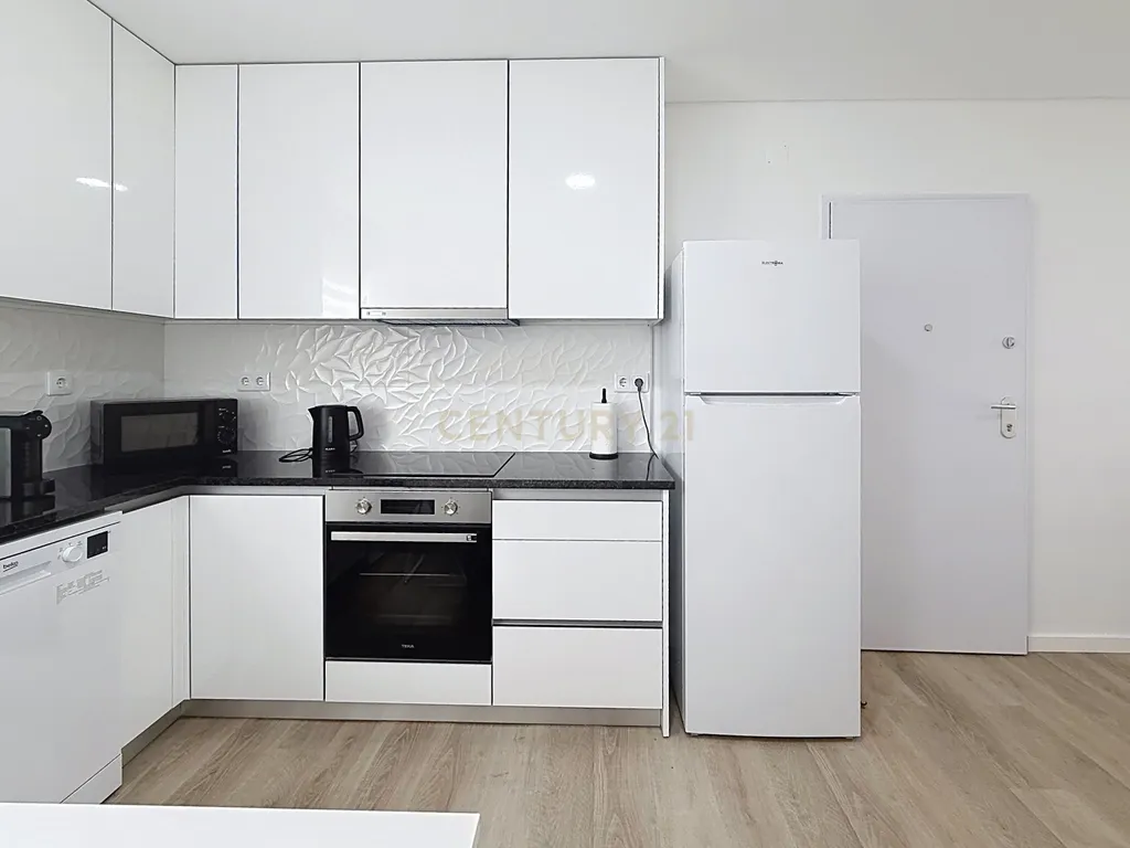 Apartamento T2 Novo - Arrendamento no Centro da Nazaré - Image 29