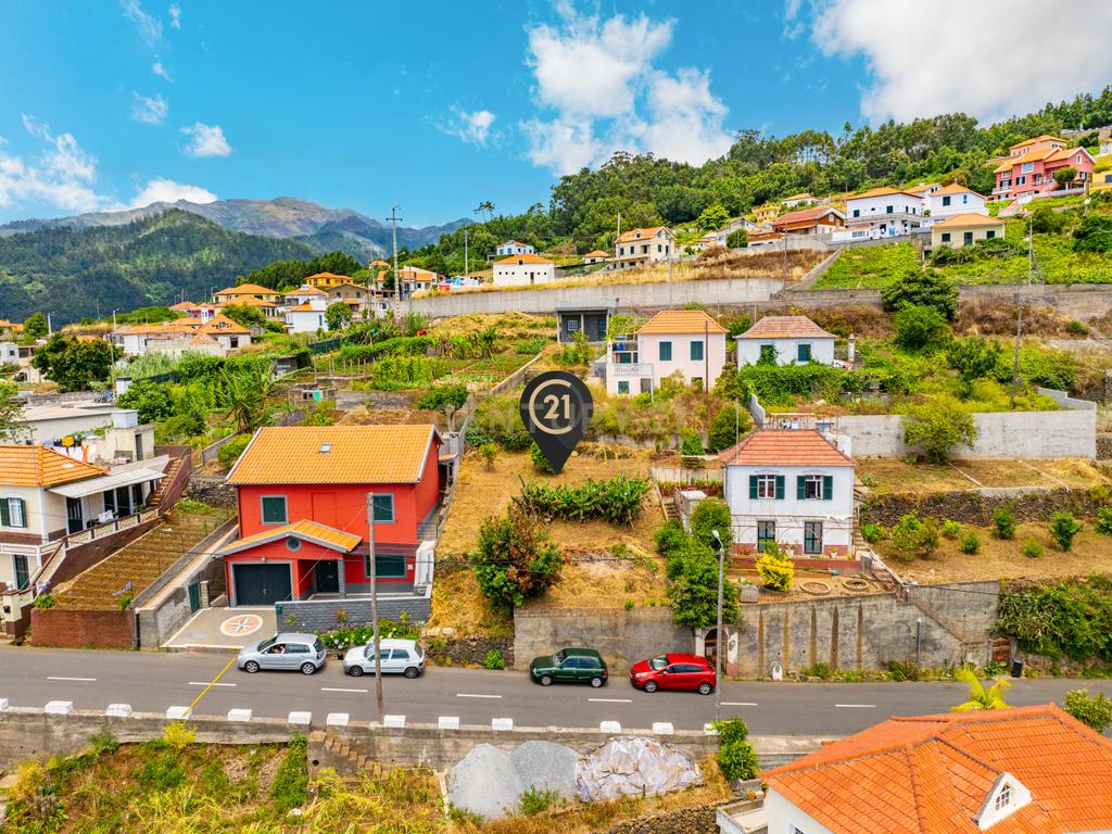 Terreno Urbano com Projeto Aprovado na Tranquila Ribeira Brava - Image 2