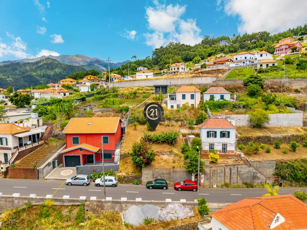 Terreno Urbano com Projeto Aprovado na Tranquila Ribeira Brava - Image 2