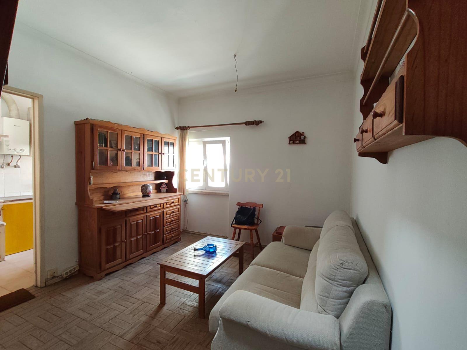 Apartamento T2+1 Duplex na Cruz de Pau - Oportunidade Única!