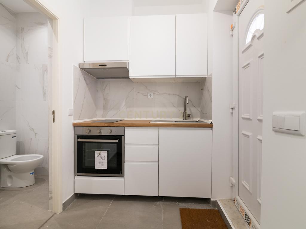 Vila Imperdível: 13 Frações Renovadas em Sacavém - Image 19