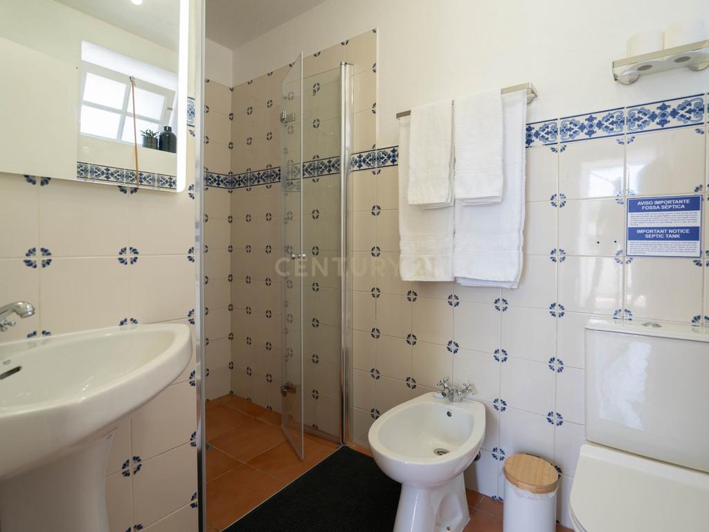 Moradia T7 tradicional em bom estado com varanda coberta, pátio, piscina, terraço coberta, vistas boas e jardim numa localização sossegada perto do centro de Arganil e o rio Alva - Image 24