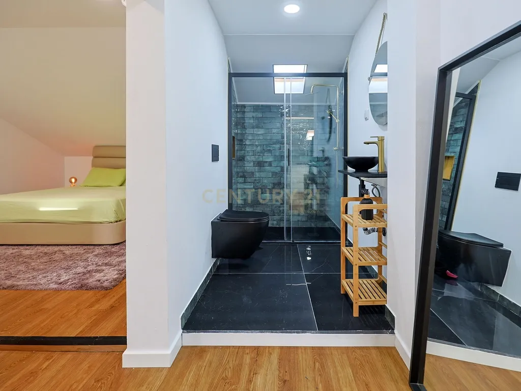 Apartamento T3 Duplex Remodelado no Centro de Corroios - Image 23