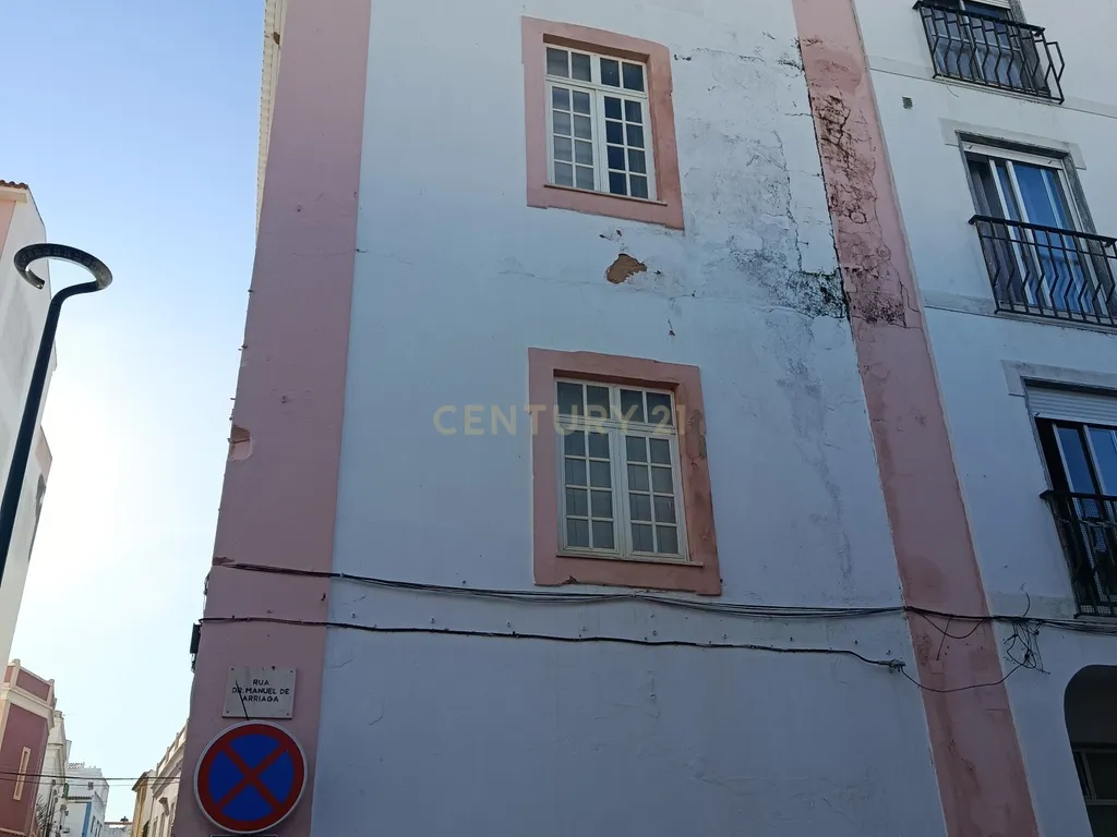 Edificio Habitacional 4 Pisos em Lagoa com Vista Panorâmica e Boa Localização - Image 5