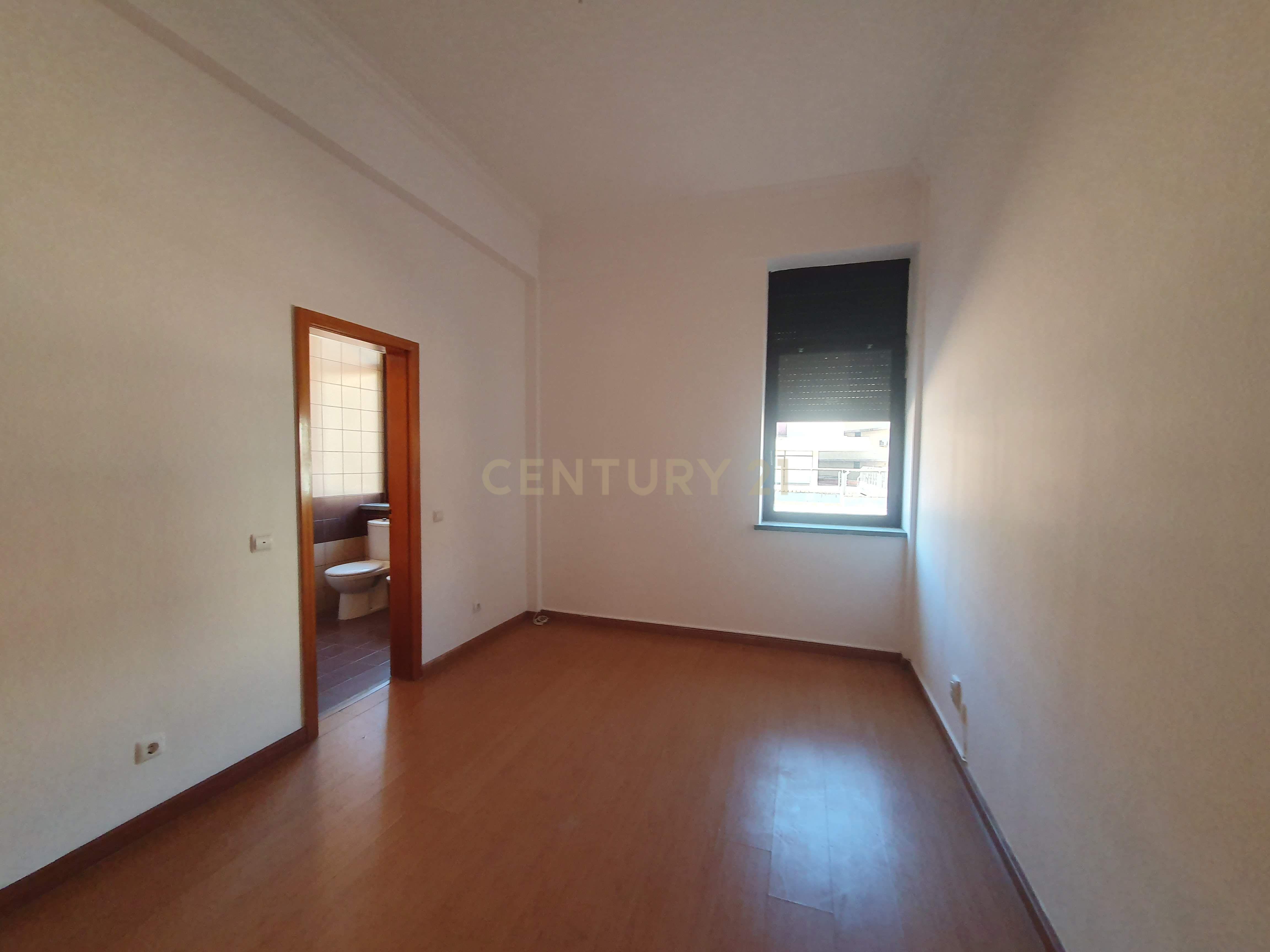 Fotografia 5 de Apartamento T3 com 155 m², estacionamento e arrecadação em São Sebastião, Setúbal