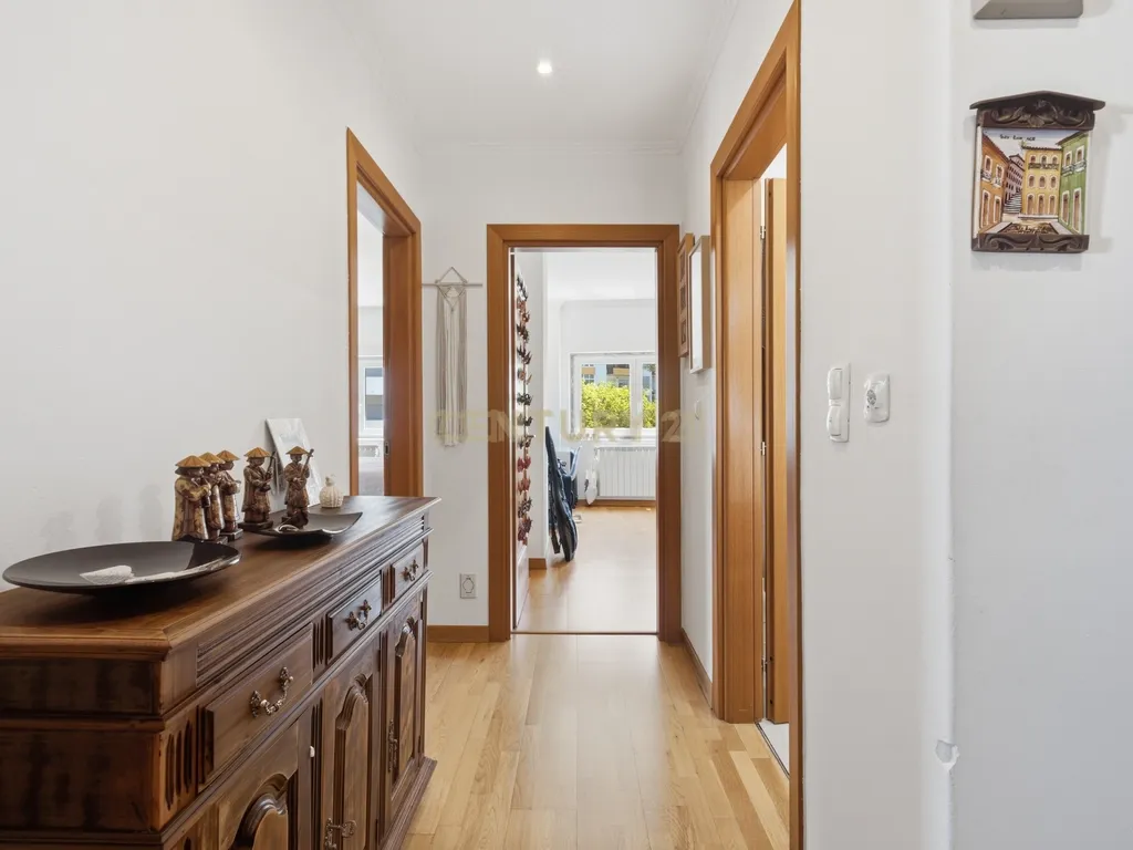 Elegante Apartamento T3 no Estoril com Box Fechada para 3 carros a poucos metros da praia - Image 24