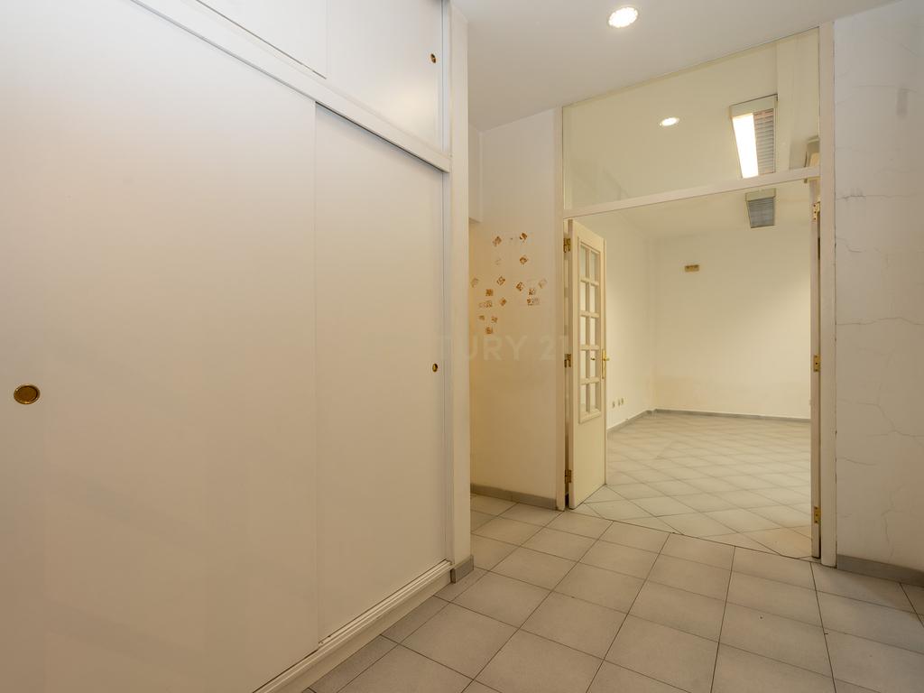 **Fantástica loja de dois pisos em Linda a Velha** - Image 21