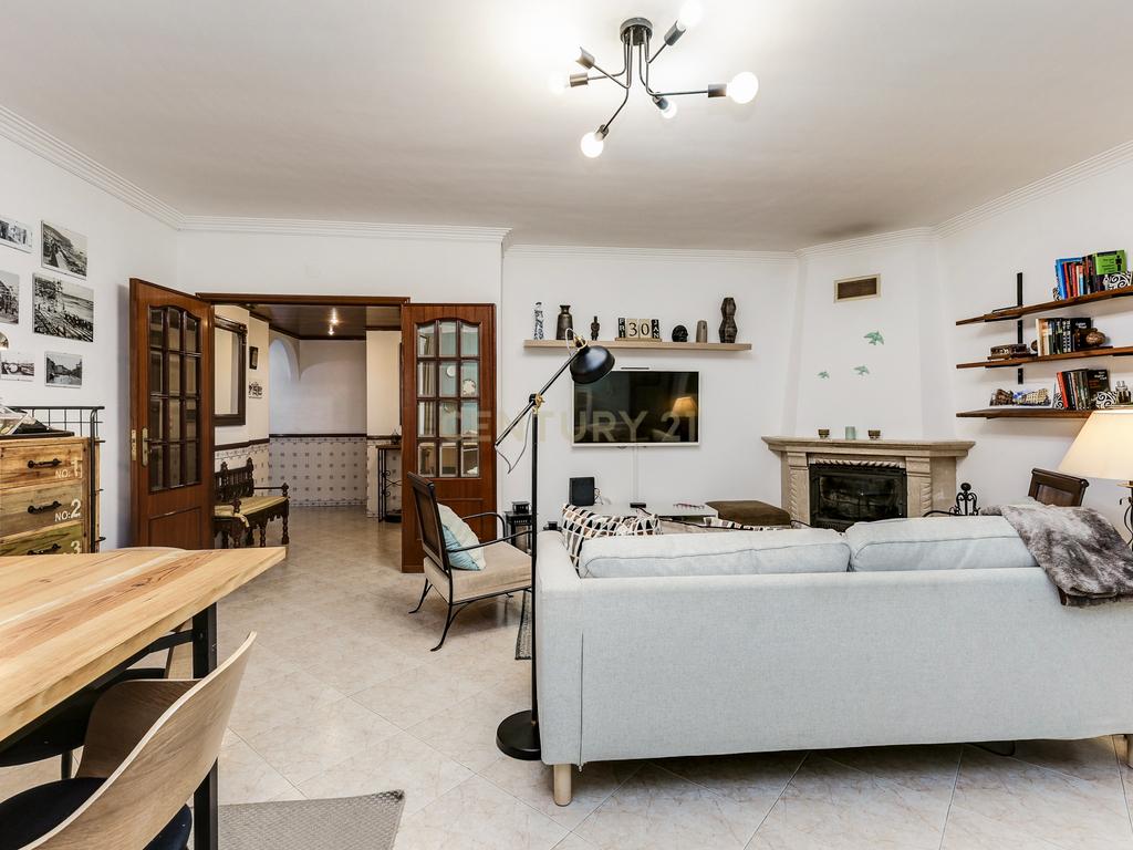 UMA CASA DE SONHO - T4 em Queluz - Image 5