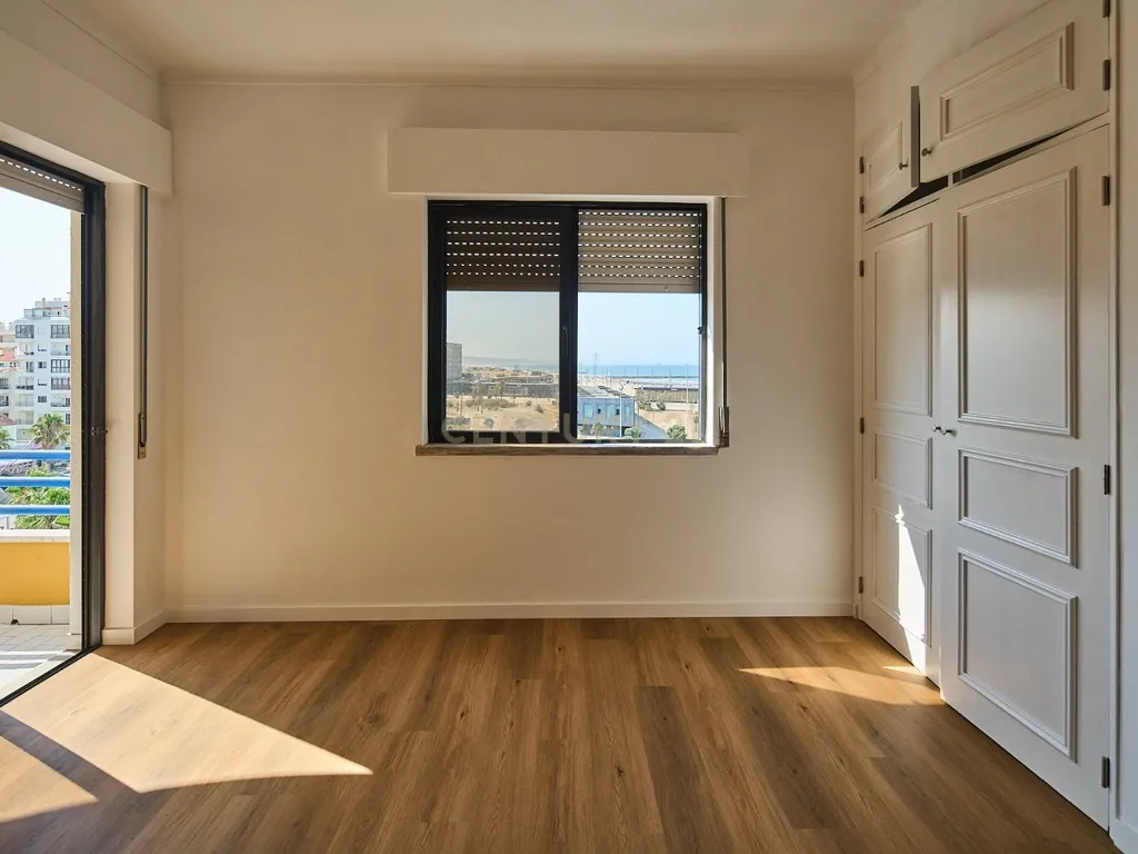 Apartamento T1 Renovado com Vista Panorâmica Costa da Caparica - Almada - Image 13