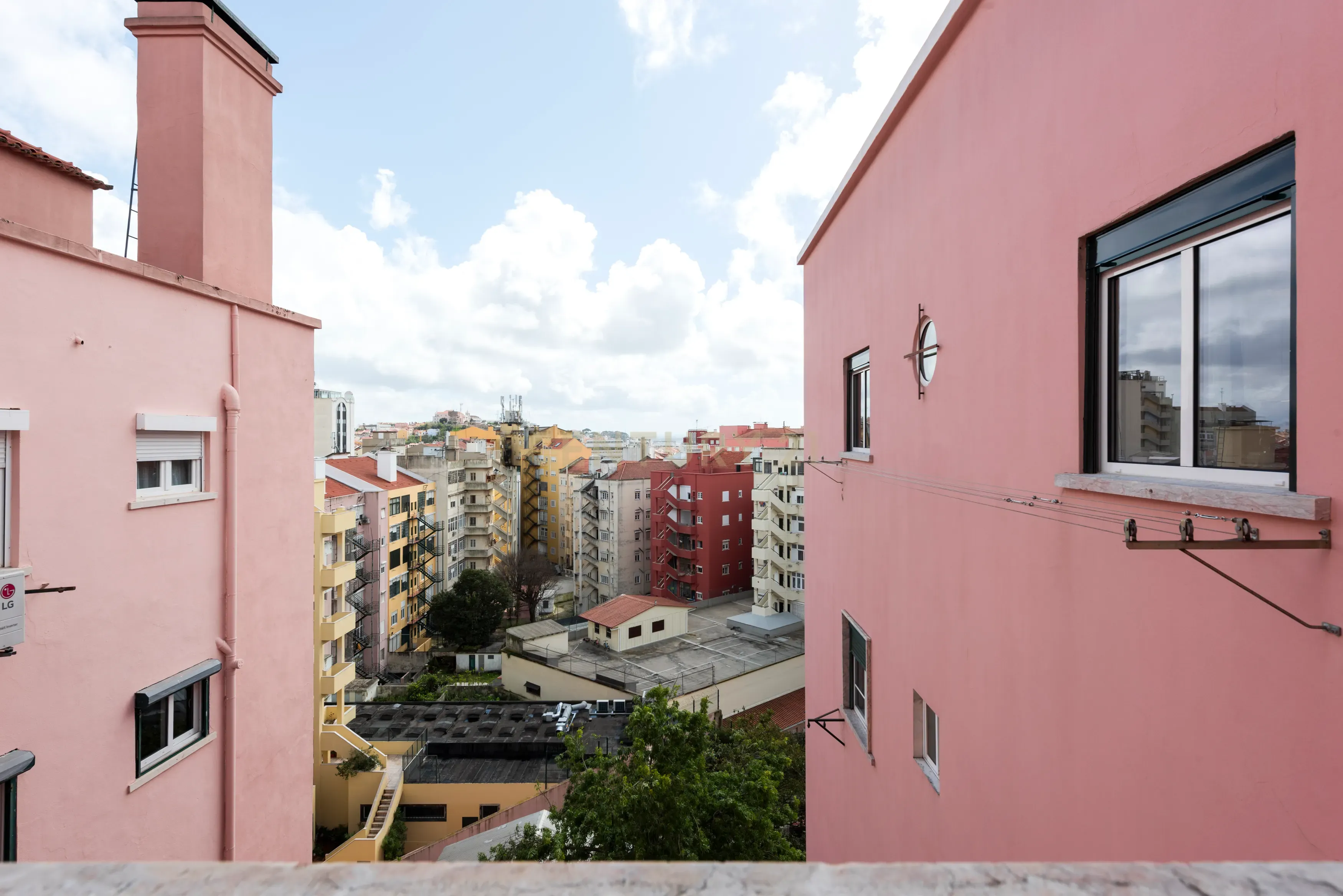 Apartamento T4 no Areeiro – 175m² | Com Varanda e Cozinha Equipada - Image 35