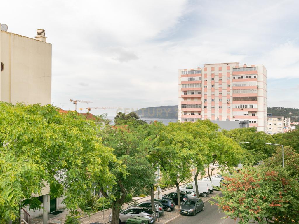 Apartamento T2 Remodelado na Prestigiada Avenida Jaime Cortesão em Setúbal – Próximo da Zona Ribeirinha - Image 12