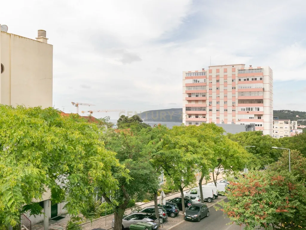 Apartamento T2 Remodelado na Prestigiada Avenida Jaime Cortesão em Setúbal – Próximo da Zona Ribeirinha - Image 12