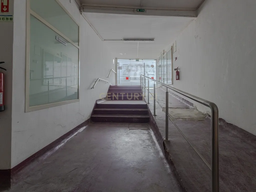 Ativo Comercial Multiuso com 494 m² | Clínica, Showroom, Self-Storage, Formação ou Operação Empresarial - Image 1