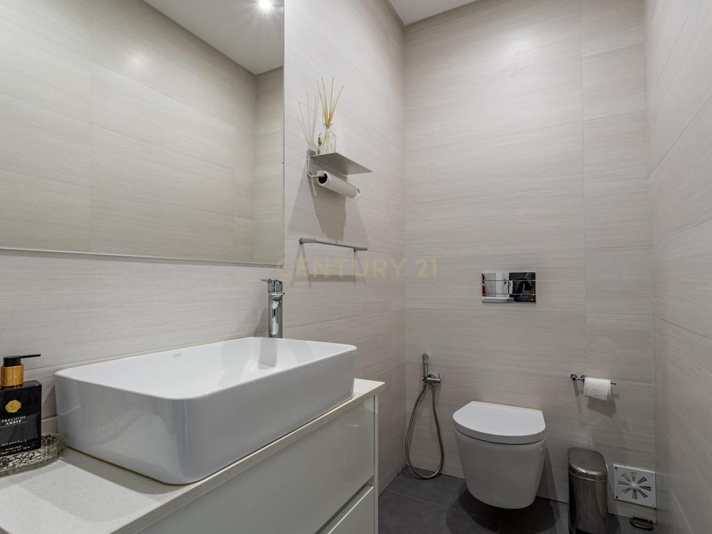 Luxuosa Moradia T5 em Odivelas com Vista Panorâmica - Image 8