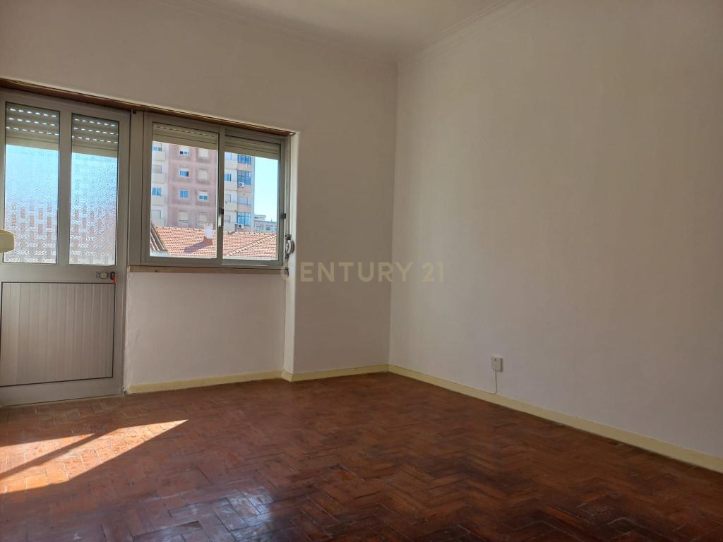T2 em Alto do Seixalinho, Barreiro - Image 9