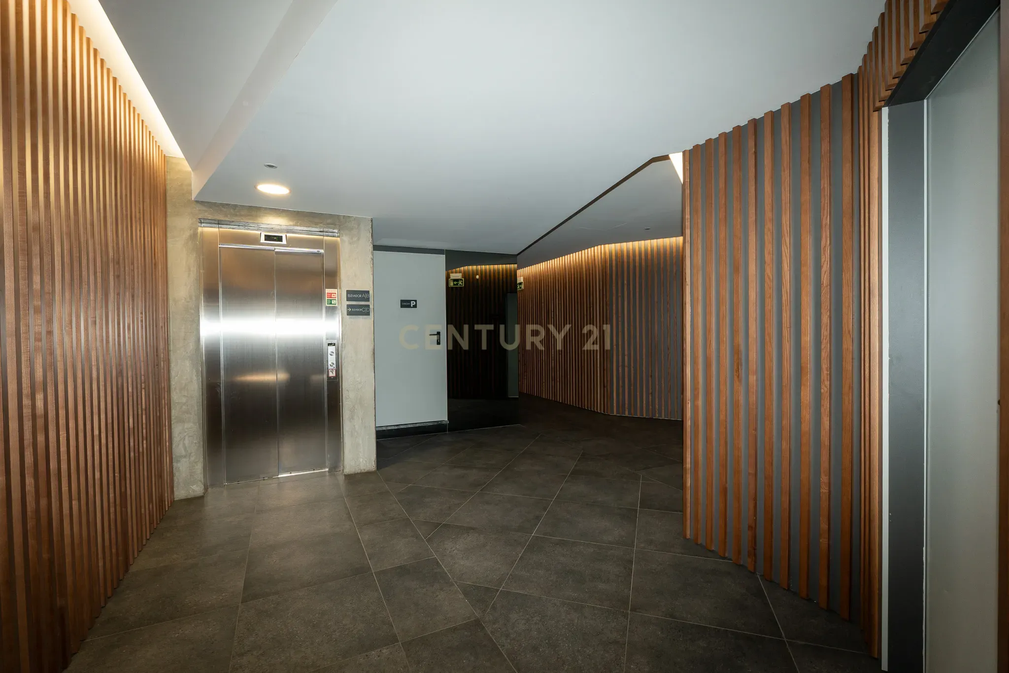 Apartamento T3+1 duplex, com terraço e estacionamento, no centro da cidade de Torres Vedras - Image 73