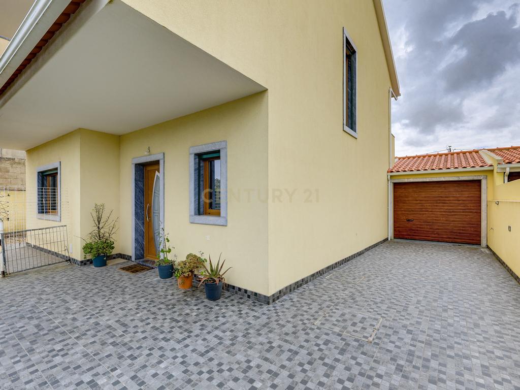 Moradia T4 Isolada Duplex com Box em Adroana, Alcabideche - Image 7