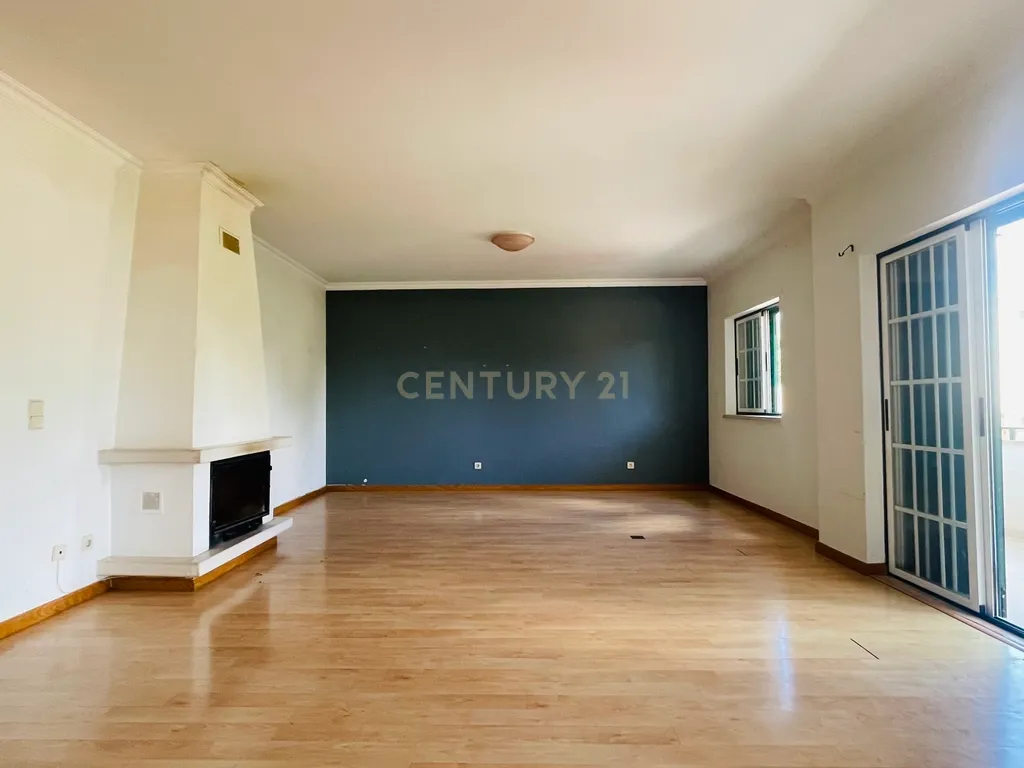 Apartamento T2, com Duas Varandas e Arrecadação, em Aires, Palmela - Image 4