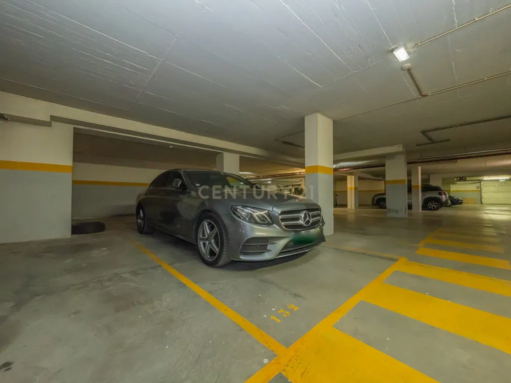 Apartamento T3 com Duas Varandas e Dois Lugares de Estacionamento, na Vila Serena, Pinhal Novo - Image 42