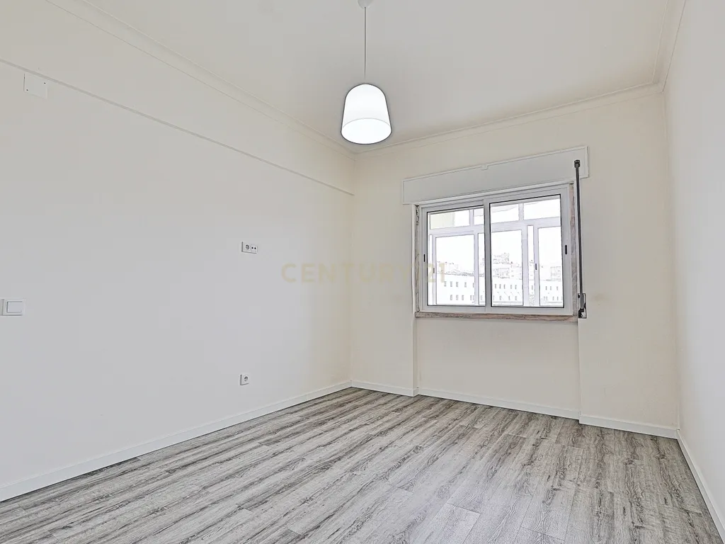 T2 Remodelado com Elevador | 86 m² | Aranguês – Setúbal - Image 13