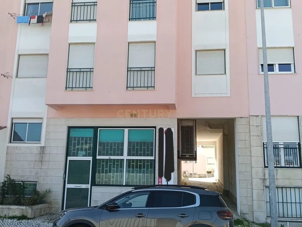 Arrenda-se – Espaço Comercial na Ameixoeira - Image 12