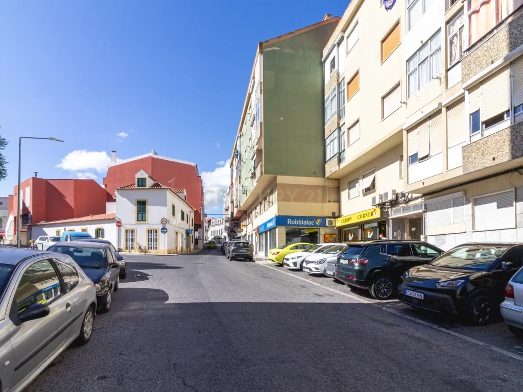 Apartamento T2+1 em Sacavém, Loures - Image 3