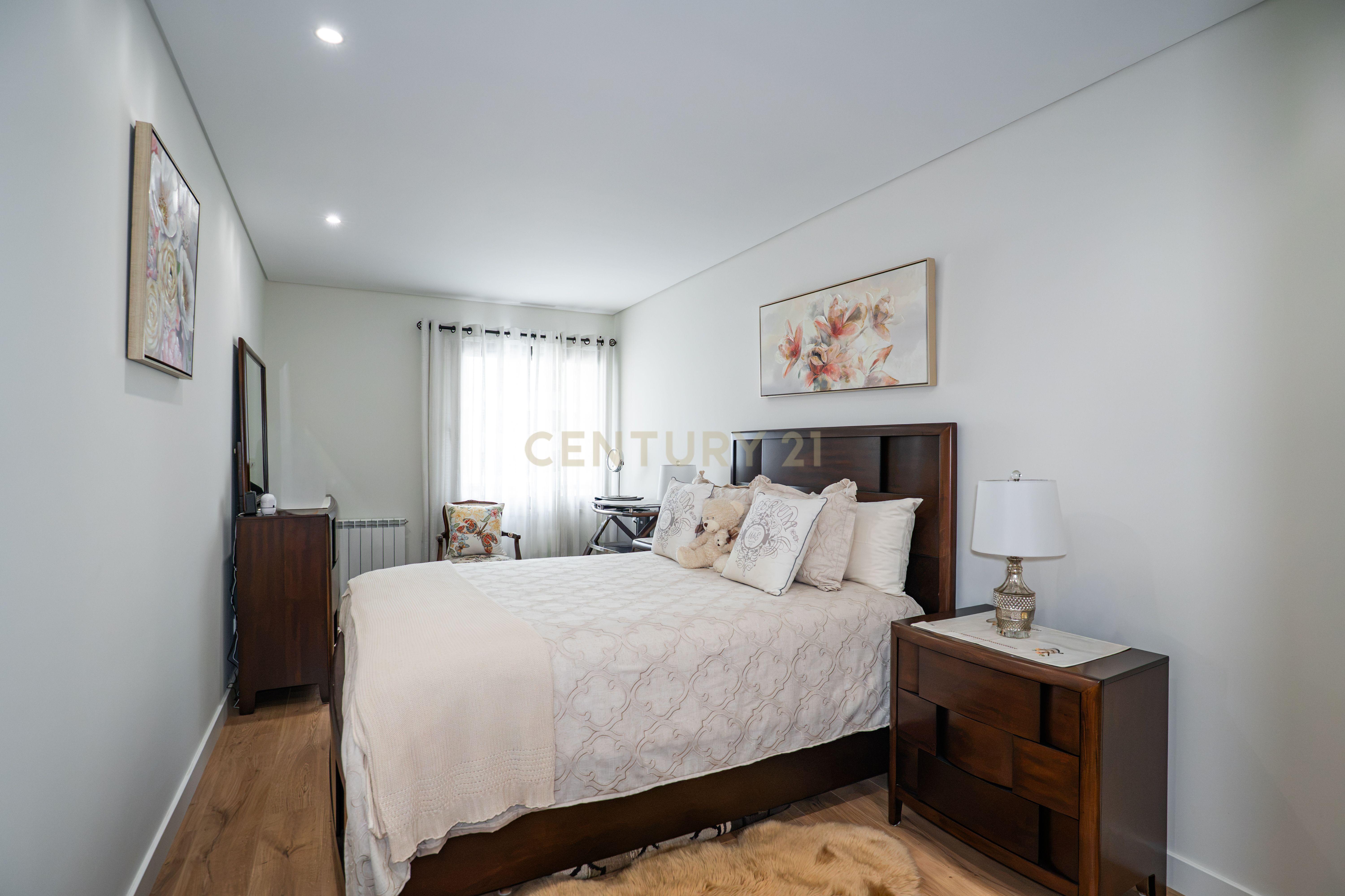 Fotografia 9 de Apartamento T3 Semi-Novo em Caldas da Rainha | 2 Varandas | 2 Parqueamentos