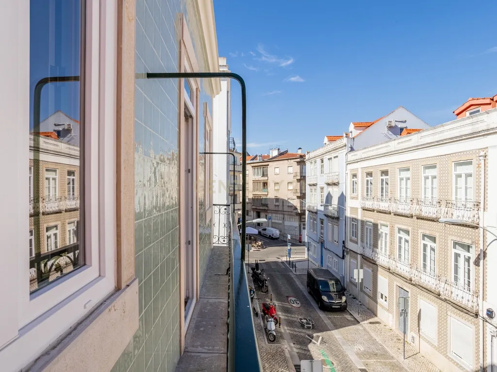 Duplex T3 para Venda, em Campolide – Pé-Direito Duplo, Terraço e Classe Energética A | 940.000 € - Image 39