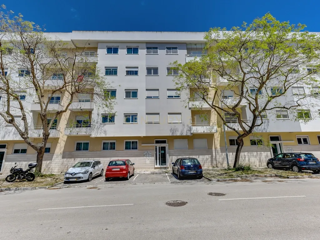 Apartamento T3 no Montijo com garagem, arrecadação e varandas - Image 5