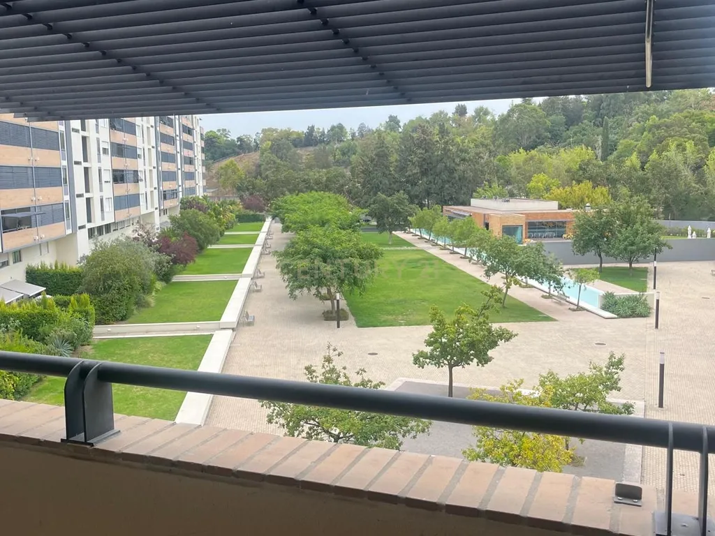 T2 com grande terraço no condominio Jardim das Laranjeiras em São Domingos de Benfica, Lisboa - Image 5