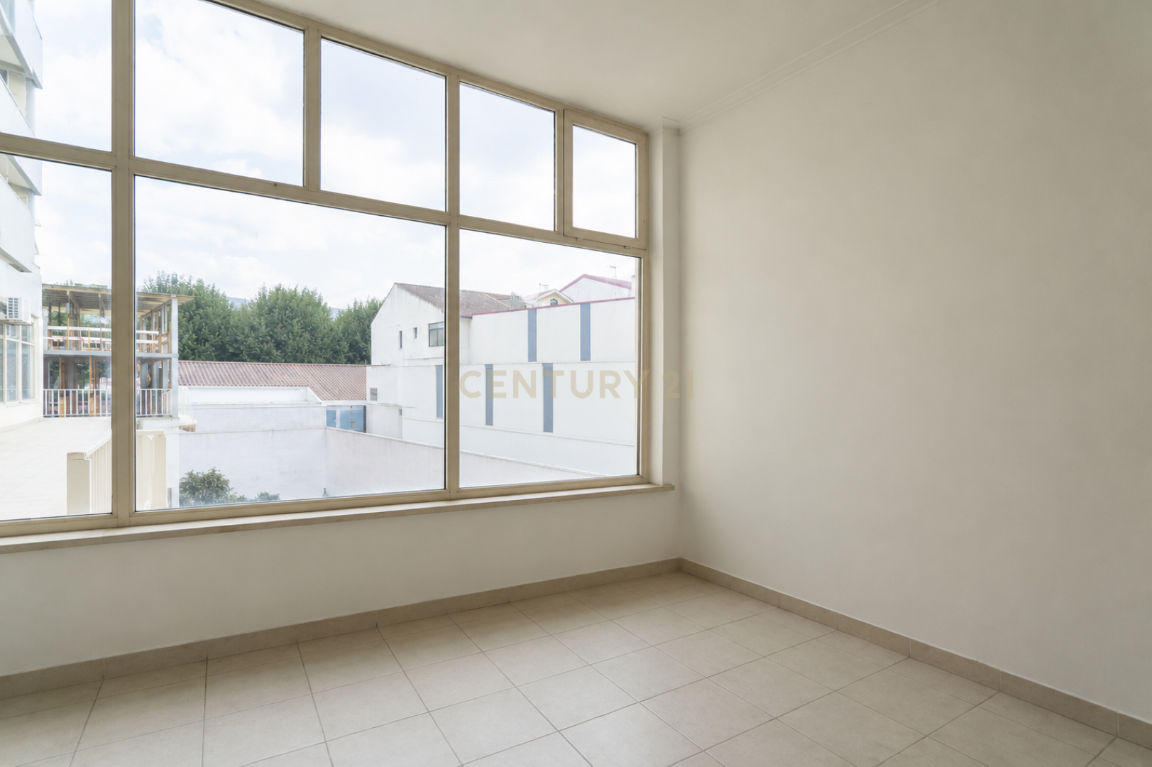 Fotografia 4 de Loja com potencial para transformação em habitação – Miranda do Corvo