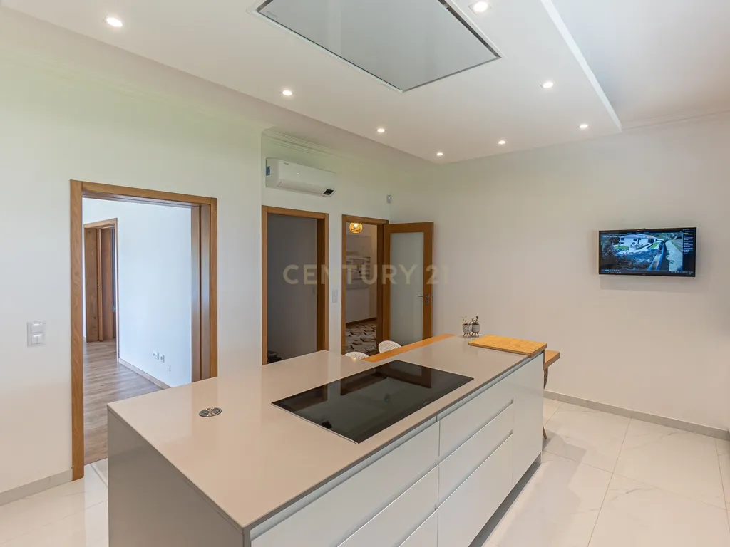 Fantástica moradia T4 de Luxo com piscina em Valongo - Image 9