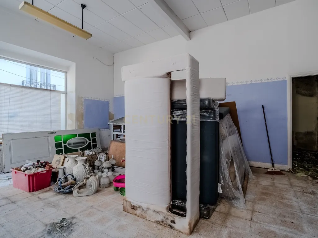 PRÉDIO PARA RECUPERAR, NO CENTRO HISTÓRICO DE PENICHE - Image 72