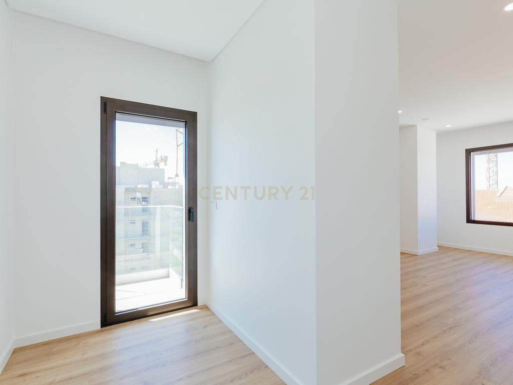Apartamento T5 Duplex Único com 229 m² — Novo, Sofisticado e com Vista Panorâmica - Image 17