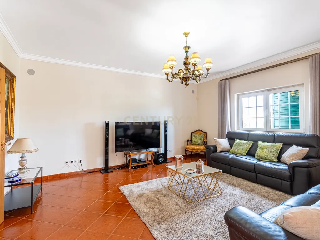 MORADIA T4 - SANTARÉM - Conforto, Elegância e Funcionalidade - Image 25