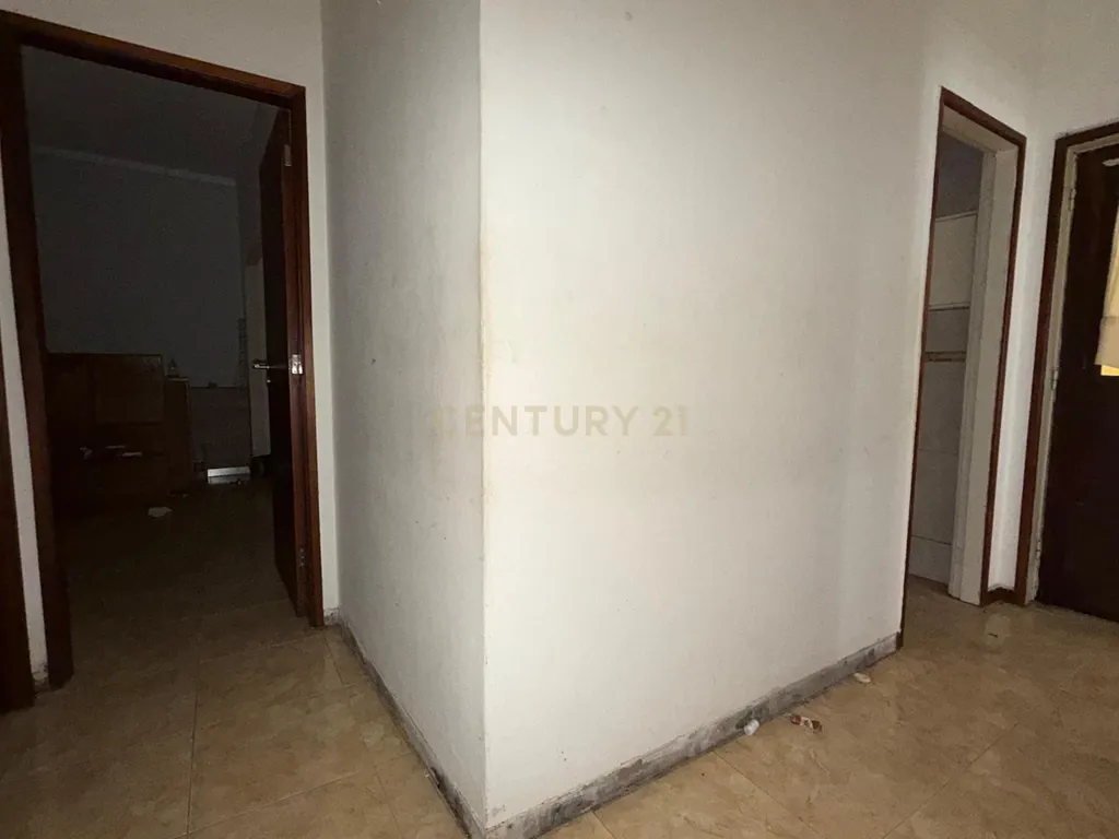 Moradia em Valadares para Restauro ou Reconstrução - Image 12