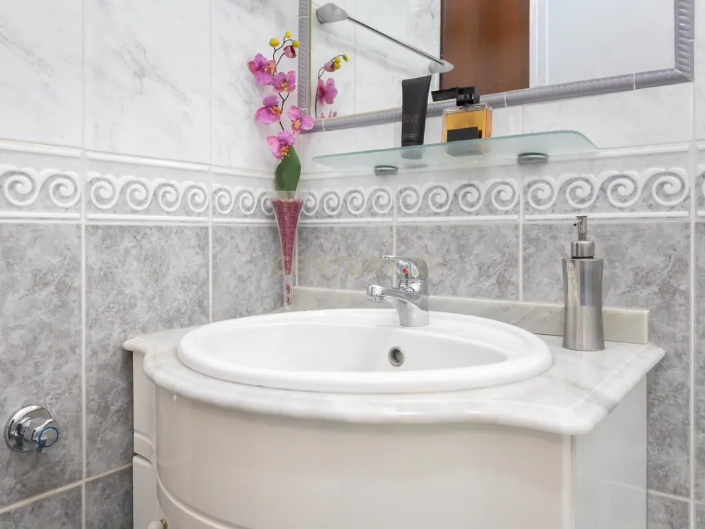 Moradia em Banda de 5 assoalhadas na Banática - Image 38