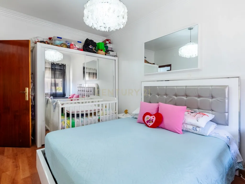 T2 com Potencial no Coração de Cacilhas Prático, Central e com o Charme da Tradição - Image 20