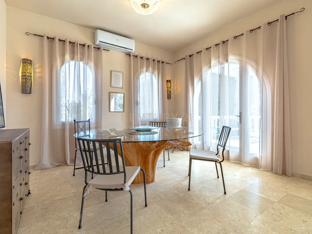 Elegância Andaluza Intemporal no Coração de El Paraíso, Estepona - Image 11