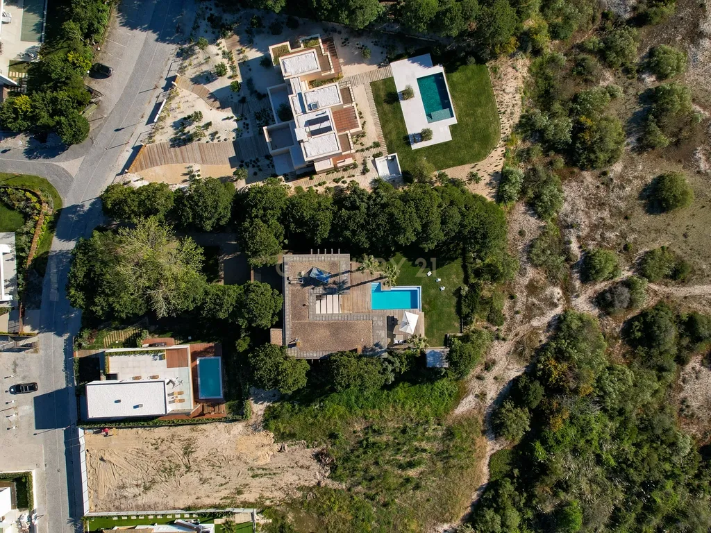 Moradia Exclusiva em Primeira Linha de Mar com Piscina Infinita / Tróia-Carvalhal - Image 93