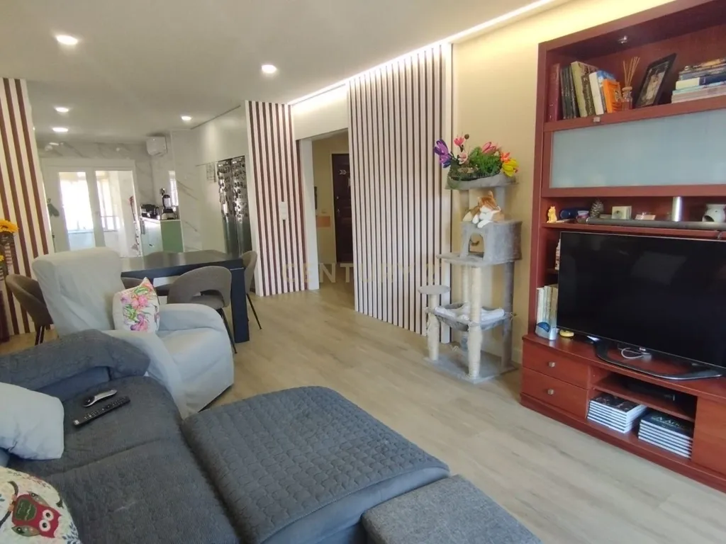 Apartamento T3 em muito bom estado com box, Valbom - Image 16