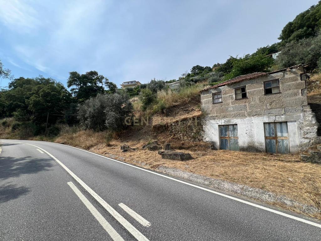 Moradia em ruina repleta de belas histórias, para reconstruir, no coração do Douro em Frende, Baião - Image 10