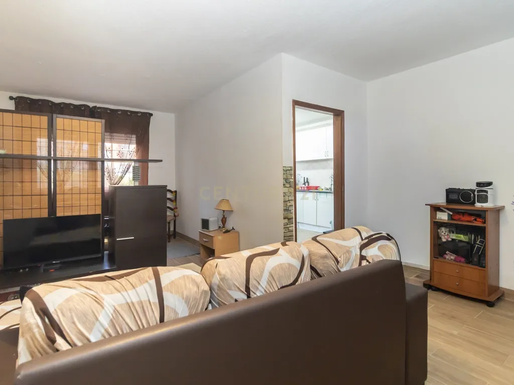 Apartamento T1 em Santo António da Charneca, Barreiro - Image 9