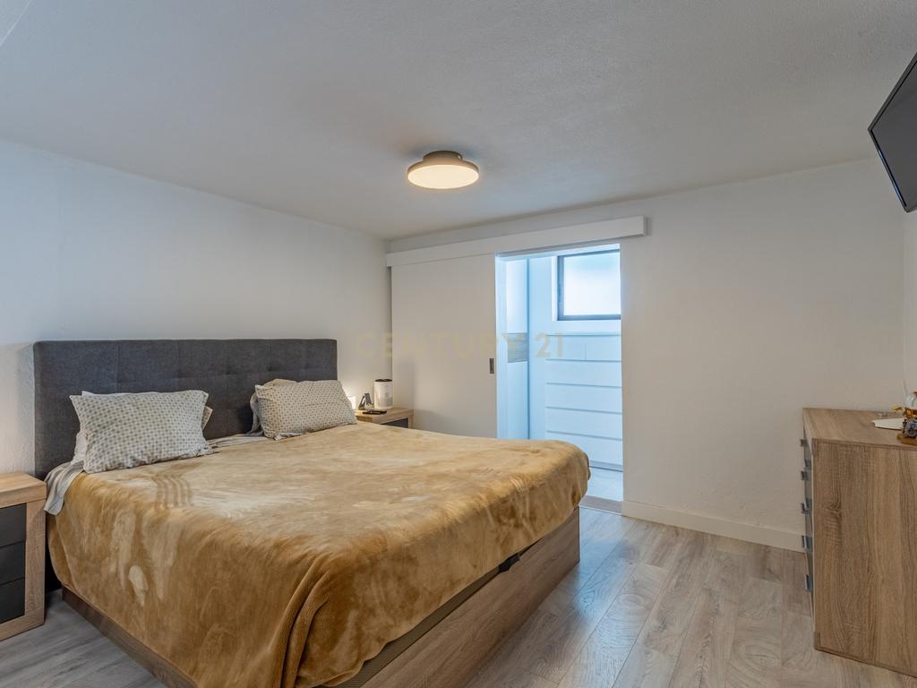 Moradia T5 isolada, inserida num lote de terreno de 750m2 em Casal de Cambra - Image 16