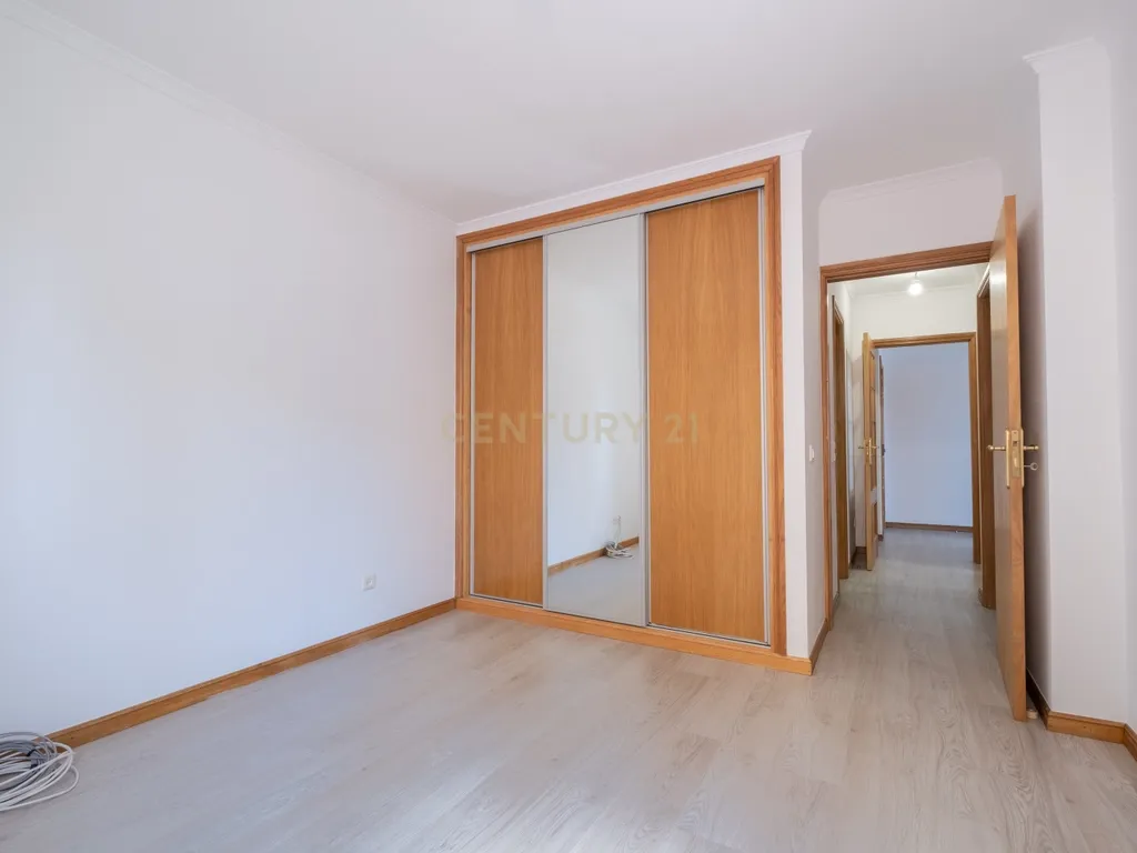 Apartamento T2 para Arrendamento – Centro do Funchal, Ilha da Madeira - Image 16